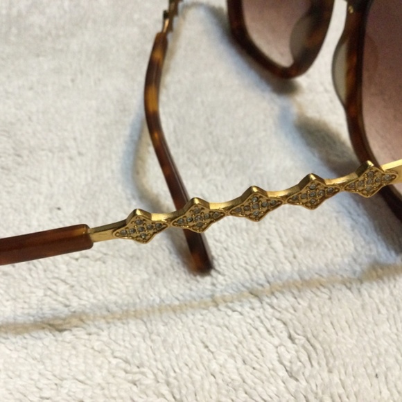 Freida Rothman sunglasses. Tortoise shell oversized. Embellishments on stem - Picture 4 of 9